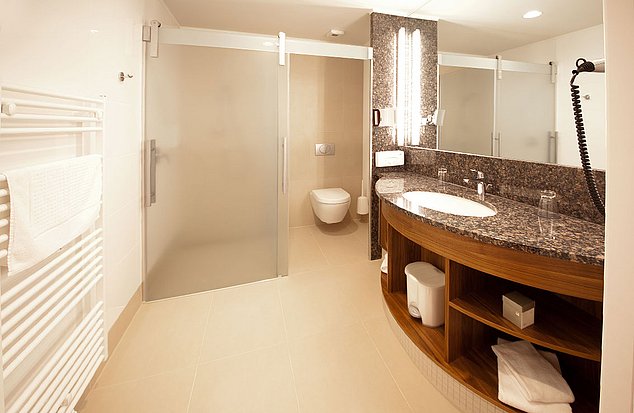 Hotel Ambio Badezimmer mit Dusche